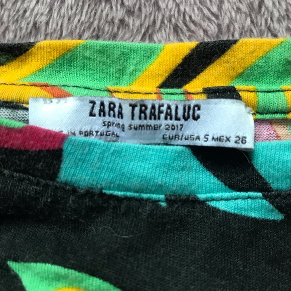 Colorful tropical print crop top t-shirt - Picture 4 of 4